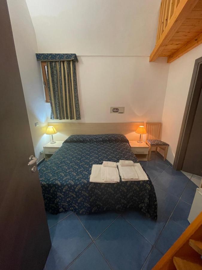 B&B La Terrazza Sul Porto Ponza Dış mekan fotoğraf