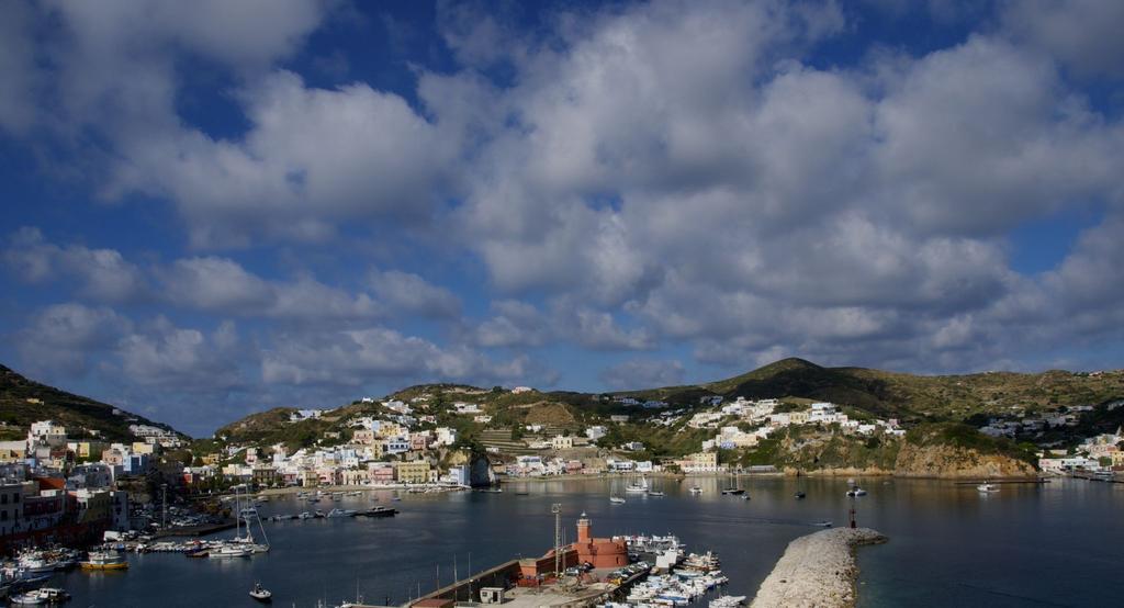 B&B La Terrazza Sul Porto Ponza Dış mekan fotoğraf