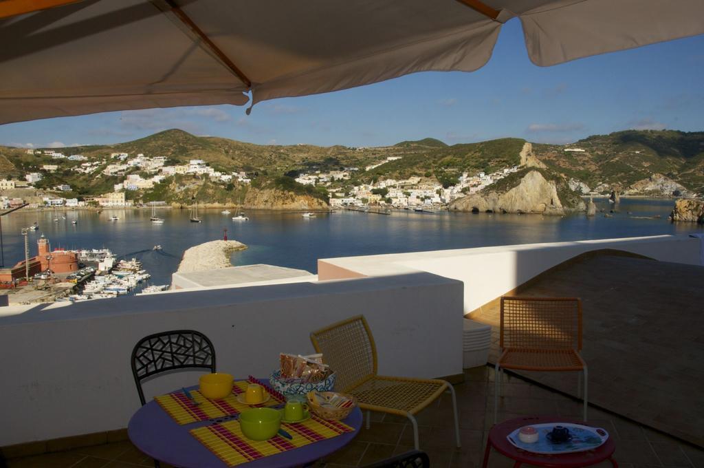 B&B La Terrazza Sul Porto Ponza Dış mekan fotoğraf